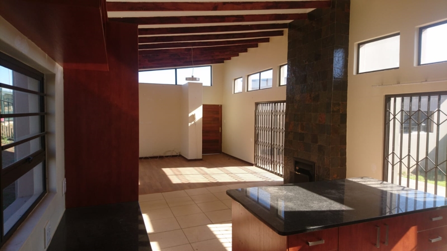 To Let 3 Bedroom Property for Rent in Hillside Free State